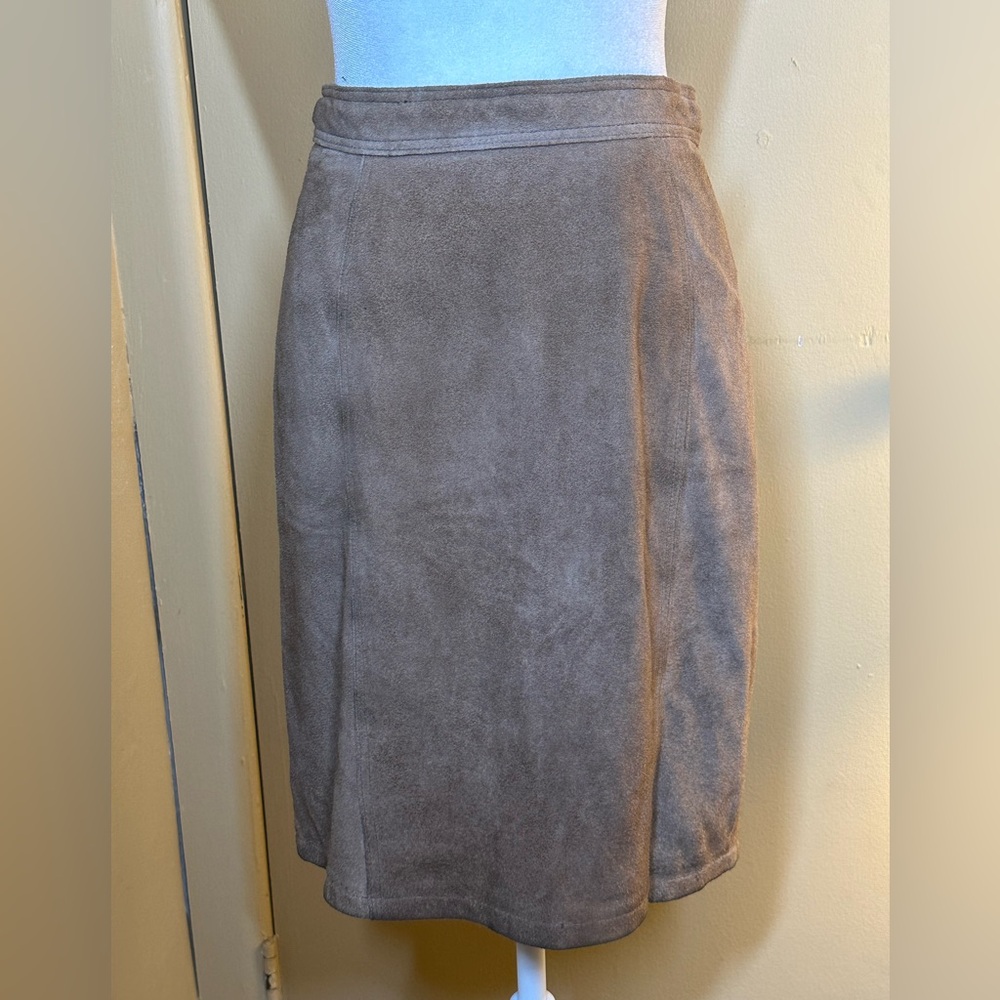 Vintage Banana Republic suede skirt, Size 8.